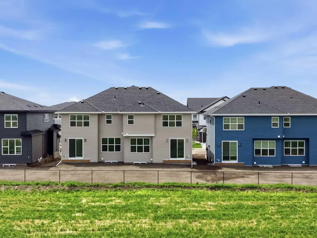 454 Kinniburgh Loop Chestermere AB T1X 3C2