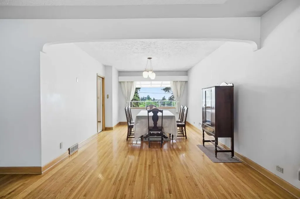 1738 Suffolk Street SW Calgary AB T3C 2N2