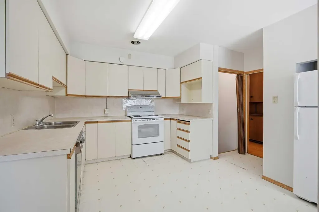 1738 Suffolk Street SW Calgary AB T3C 2N2