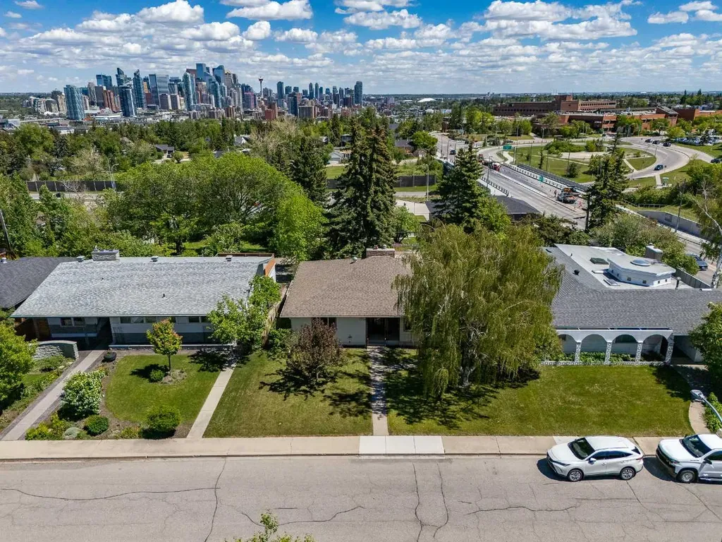 1738 Suffolk Street SW Calgary AB T3C 2N2