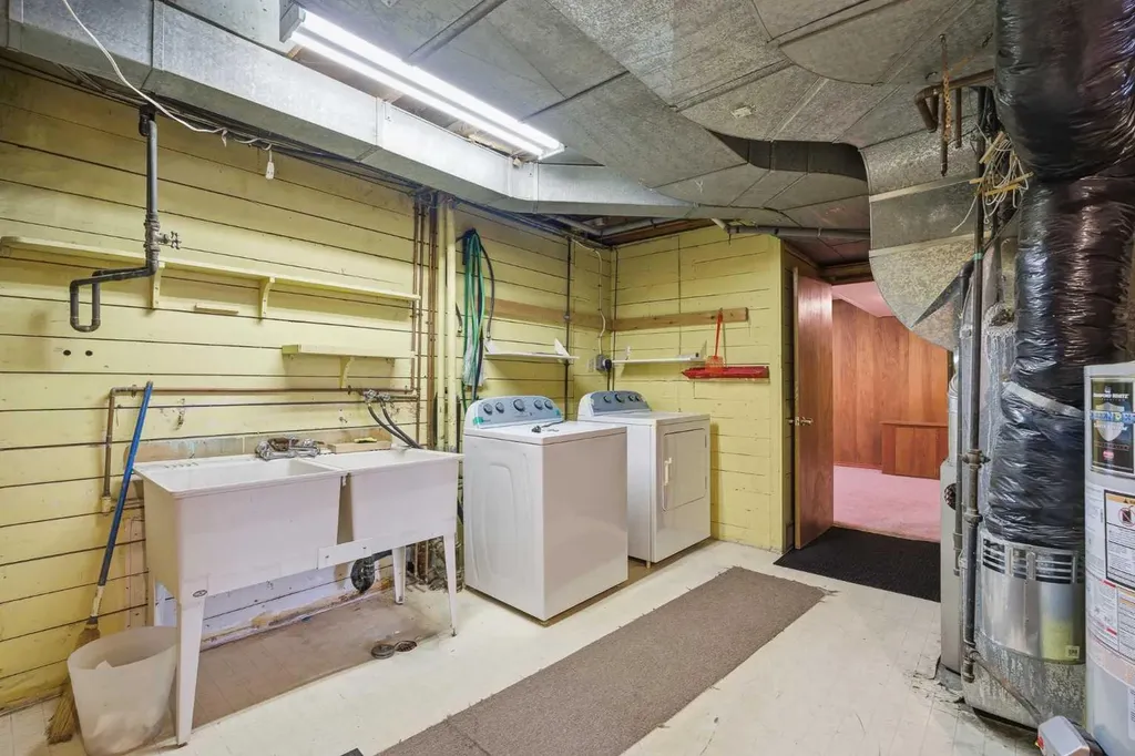 1738 Suffolk Street SW Calgary AB T3C 2N2