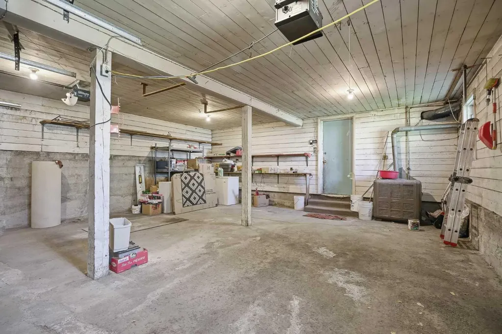 1738 Suffolk Street SW Calgary AB T3C 2N2