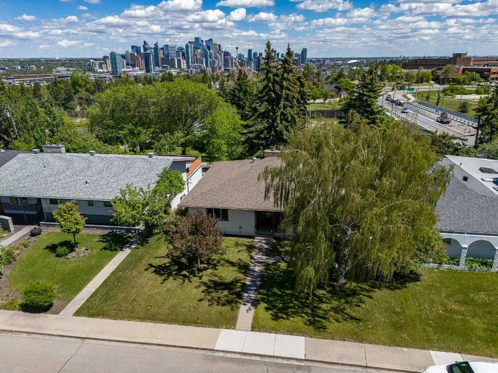 1738 Suffolk Street SW Calgary AB T3C 2N2