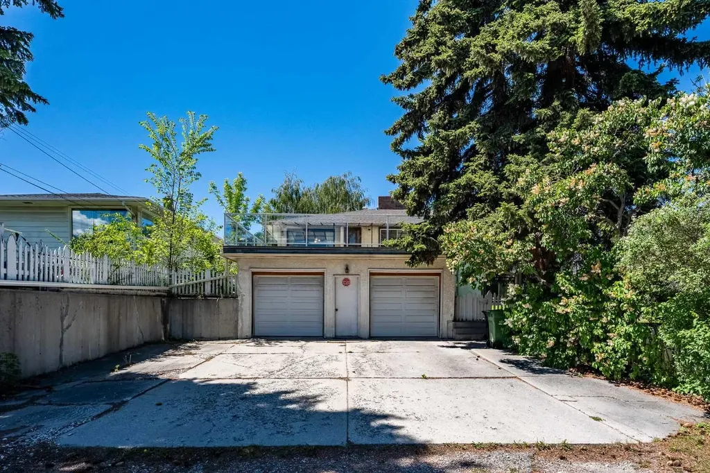1738 Suffolk Street SW Calgary AB T3C 2N2