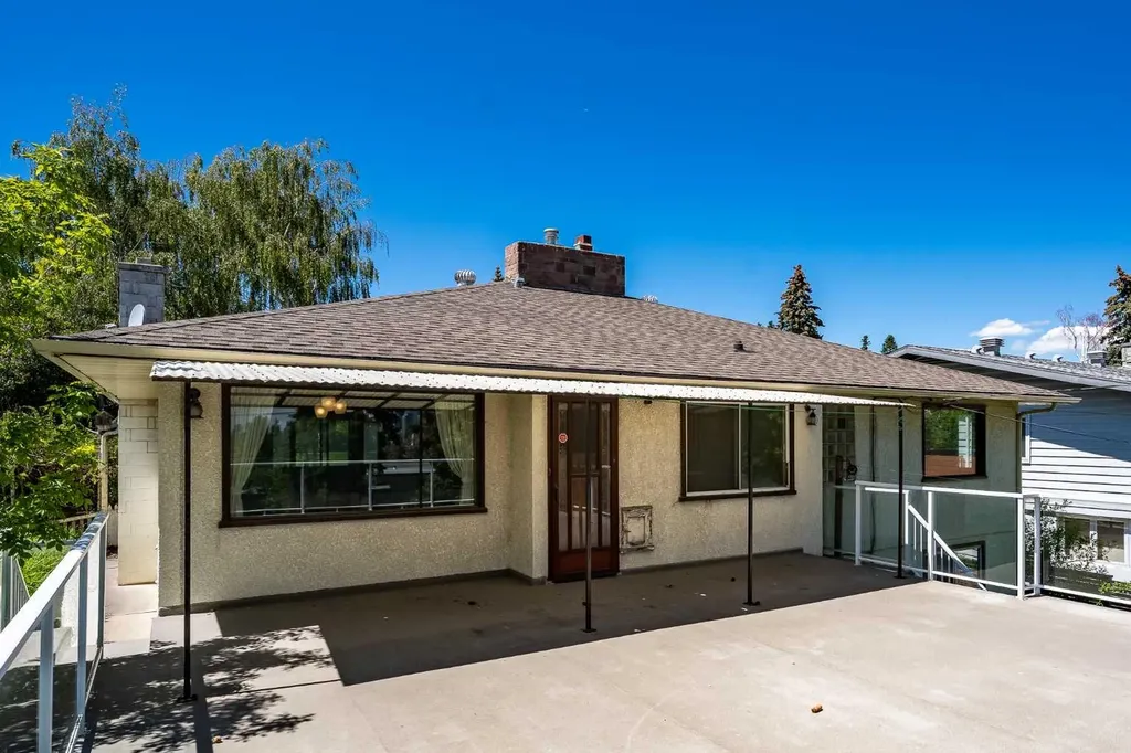 1738 Suffolk Street SW Calgary AB T3C 2N2