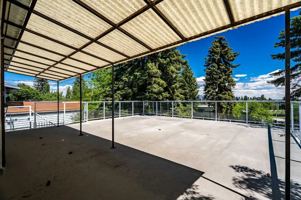 1738 Suffolk Street SW Calgary AB T3C 2N2