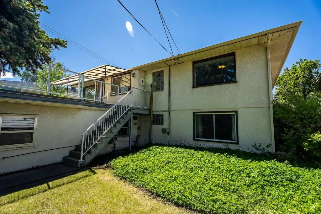 1738 Suffolk Street SW Calgary AB T3C 2N2