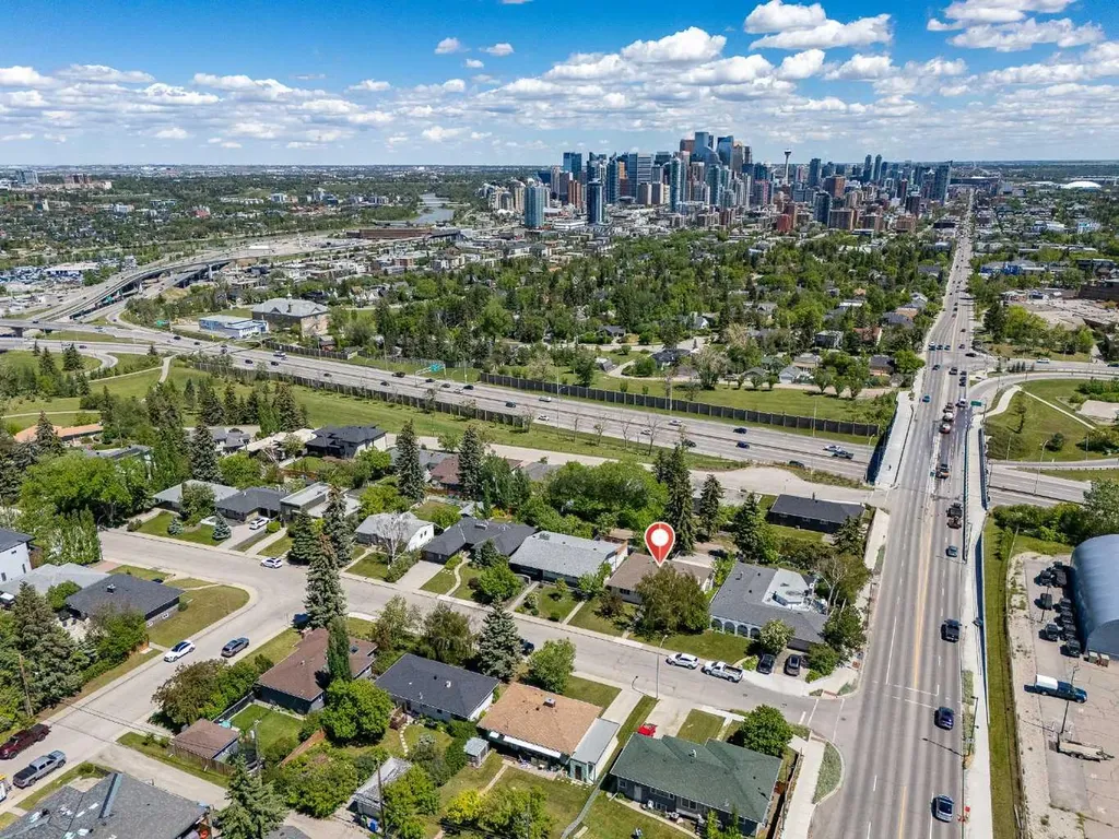 1738 Suffolk Street SW Calgary AB T3C 2N2