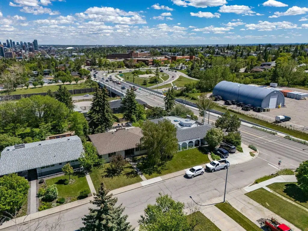 1738 Suffolk Street SW Calgary AB T3C 2N2