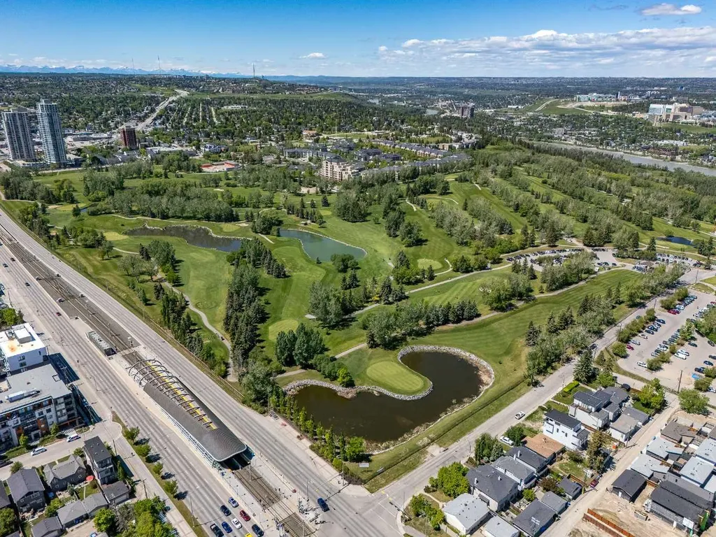 1738 Suffolk Street SW Calgary AB T3C 2N2