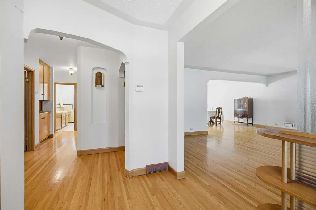 1738 Suffolk Street SW Calgary AB T3C 2N2