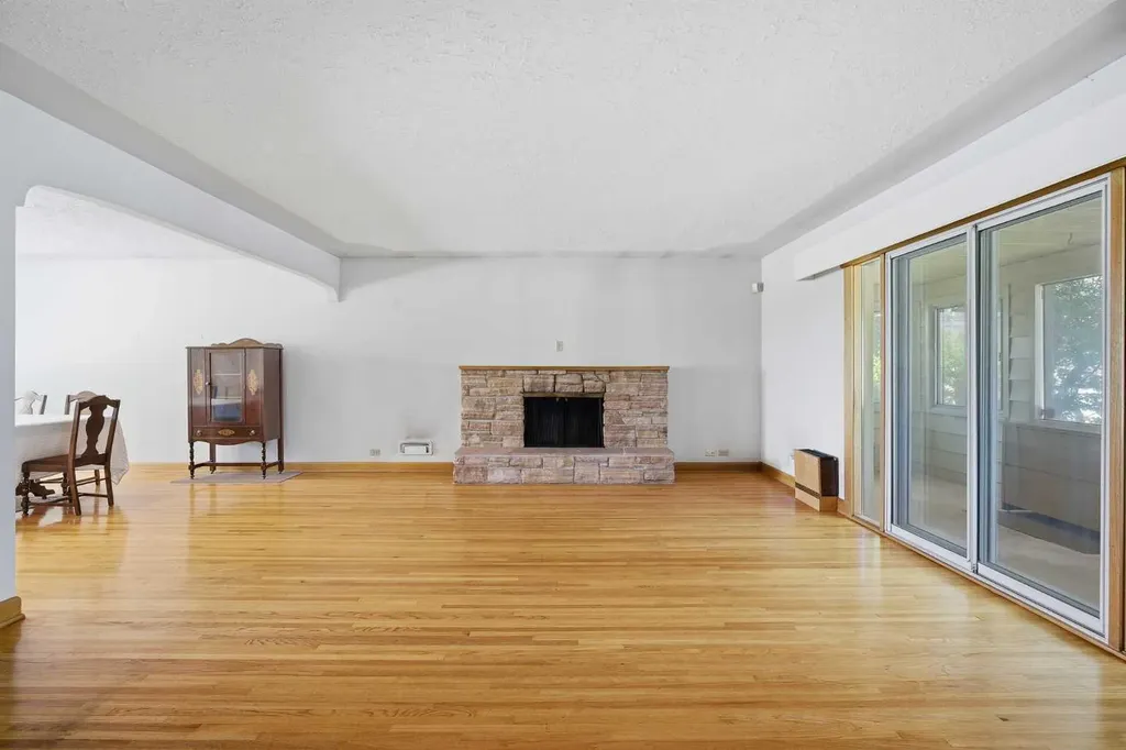 1738 Suffolk Street SW Calgary AB T3C 2N2