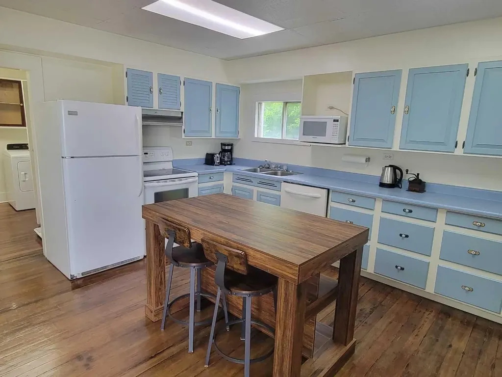 5205 52 Avenue Castor AB T0C 0X0