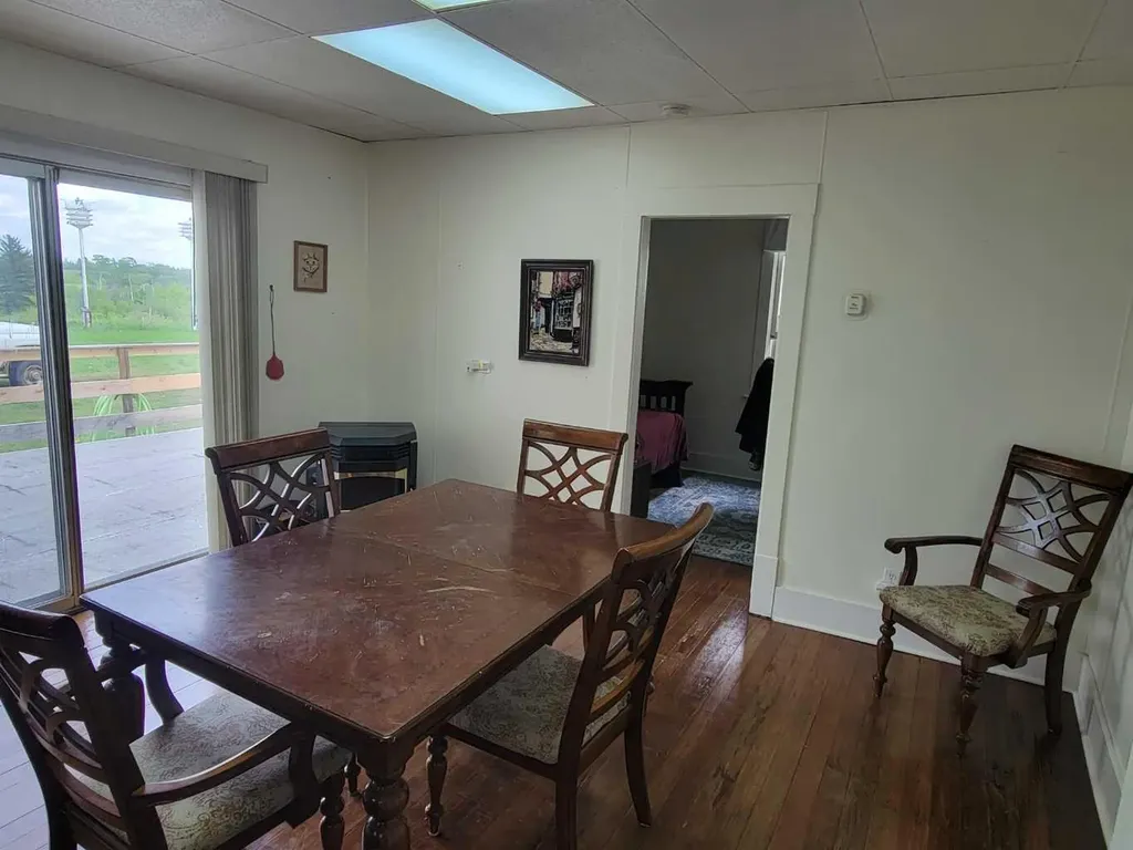 5205 52 Avenue Castor AB T0C 0X0