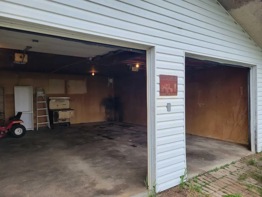 5205 52 Avenue Castor AB T0C 0X0