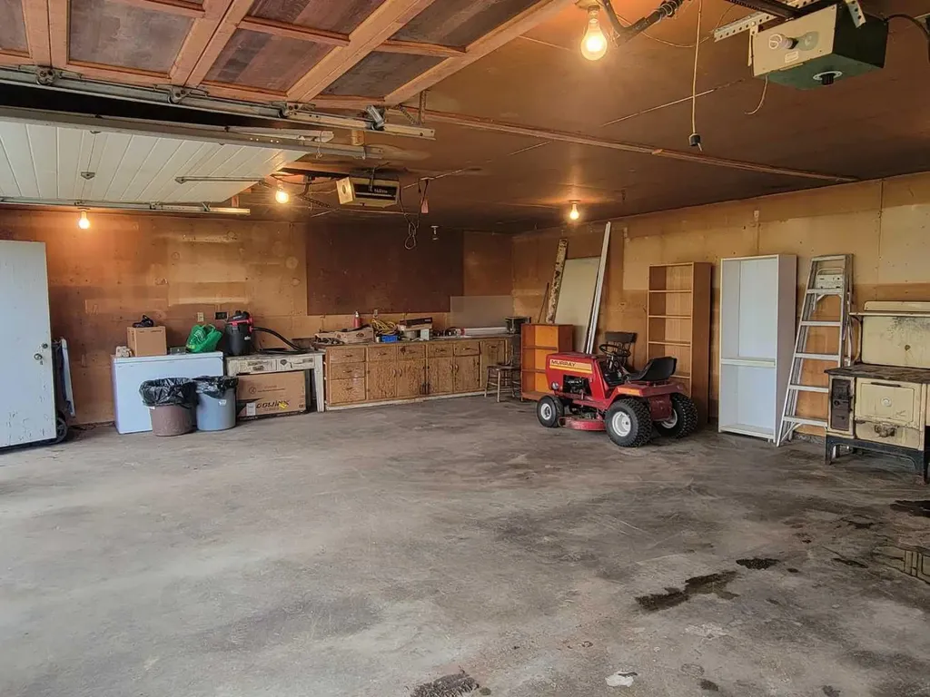 5205 52 Avenue Castor AB T0C 0X0