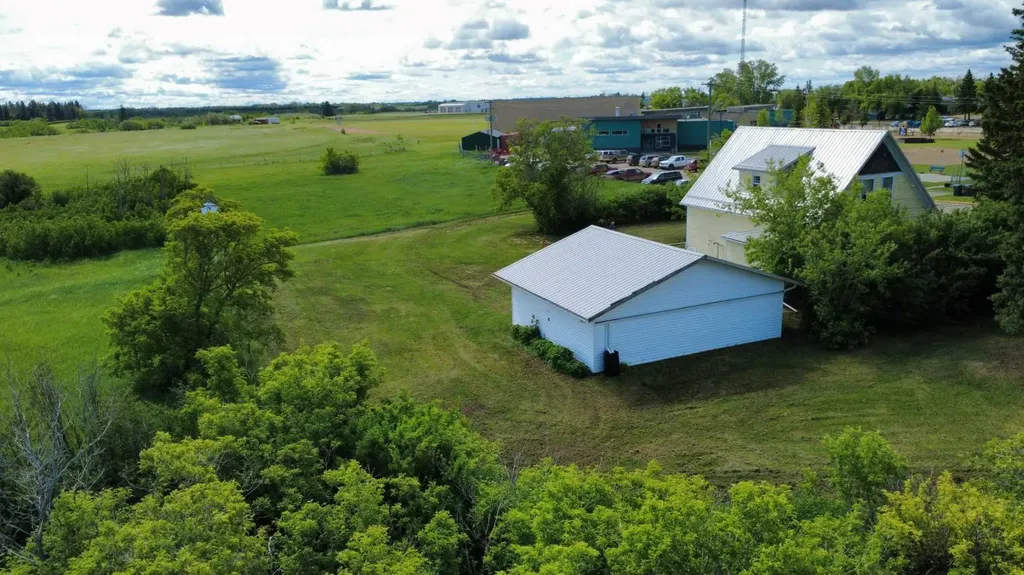 5205 52 Avenue Castor AB T0C 0X0