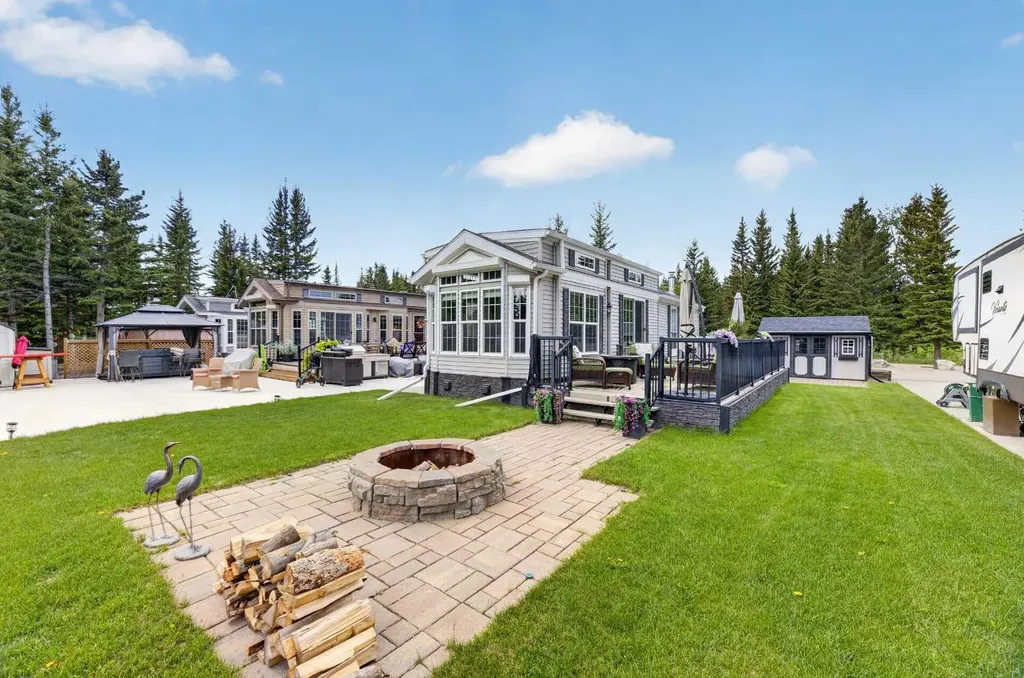 32351 Range Road 55 Rural Mountain View County AB T0M 1X0