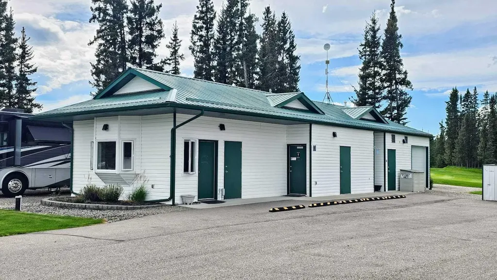 32351 Range Road 55 Rural Mountain View County AB T0M 1X0