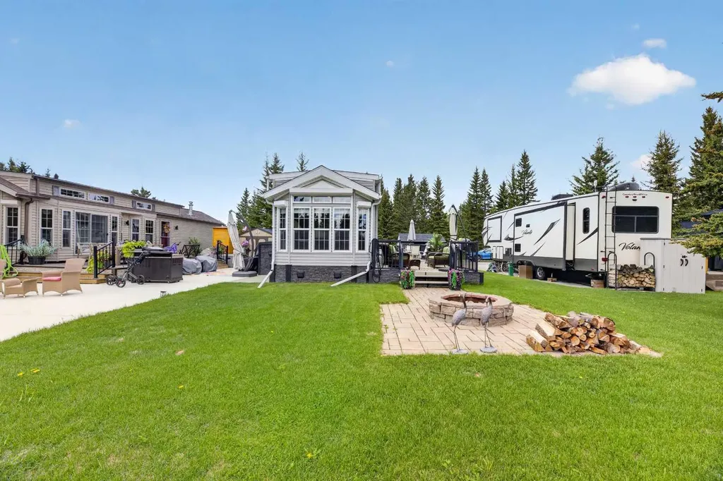 32351 Range Road 55 Rural Mountain View County AB T0M 1X0