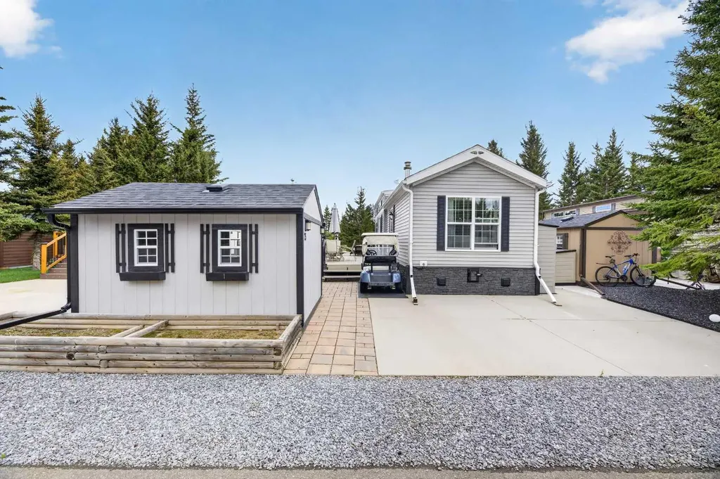 32351 Range Road 55 Rural Mountain View County AB T0M 1X0