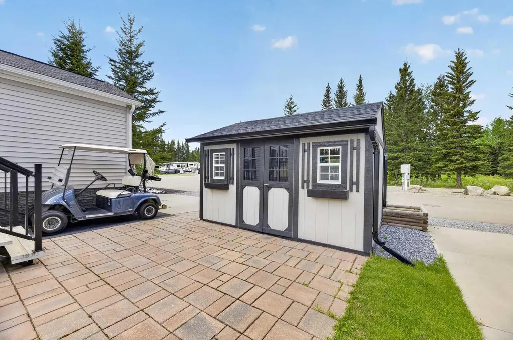 32351 Range Road 55 Rural Mountain View County AB T0M 1X0