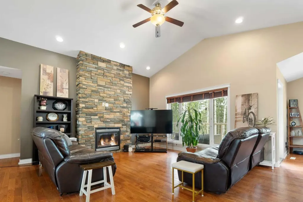 45B Beaver Drive Whitecourt AB T7S 1G4