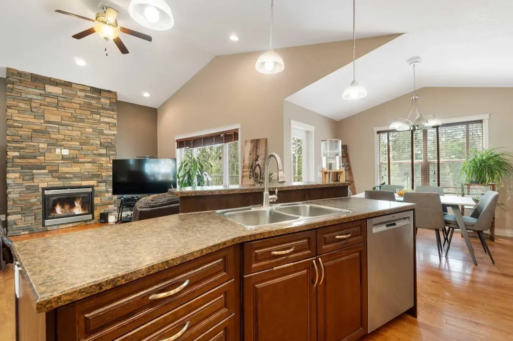45B Beaver Drive Whitecourt AB T7S 1G4