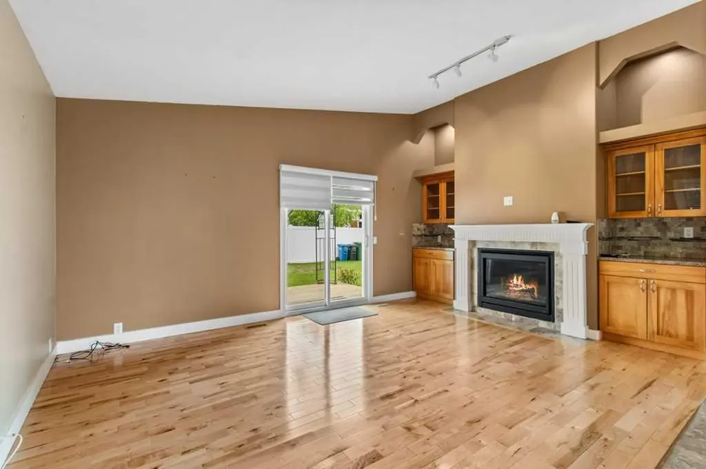 5 Roland Street Red Deer AB T4P 3G8