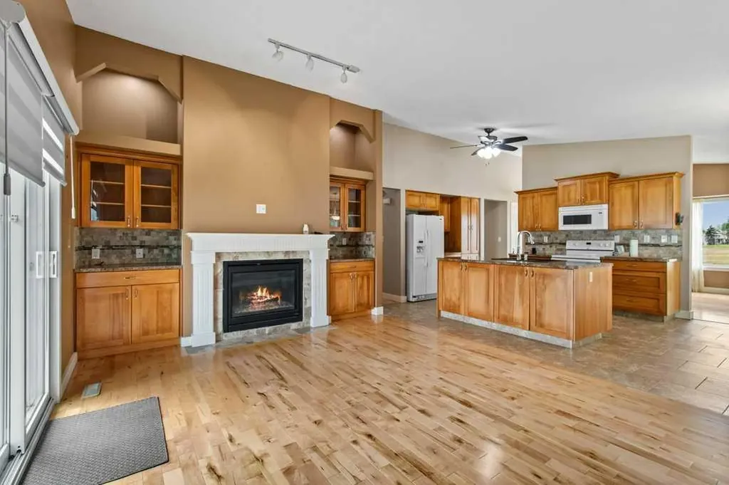 5 Roland Street Red Deer AB T4P 3G8