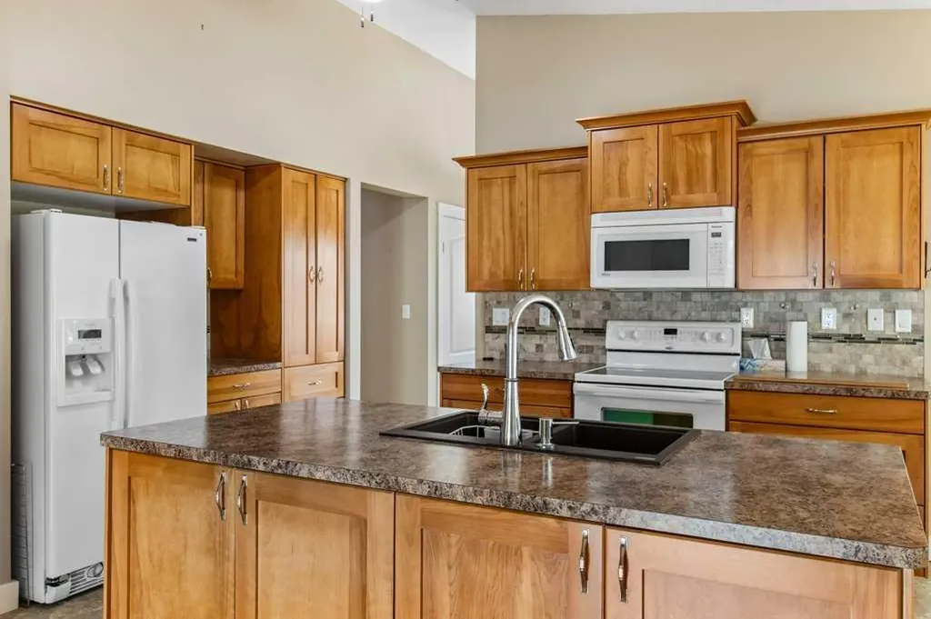 5 Roland Street Red Deer AB T4P 3G8
