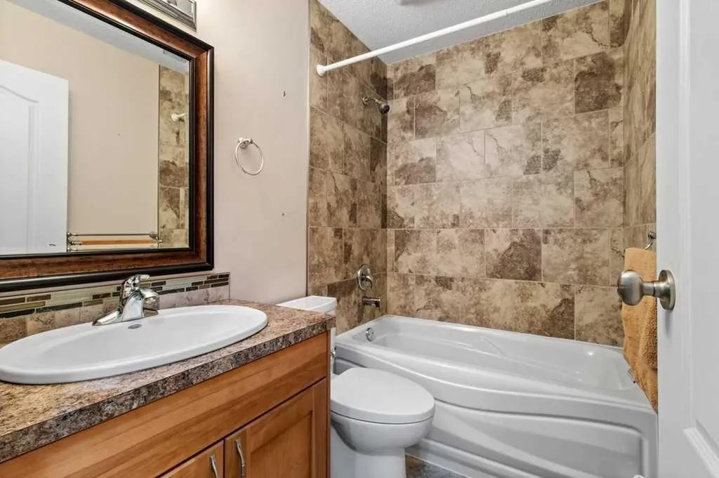5 Roland Street Red Deer AB T4P 3G8