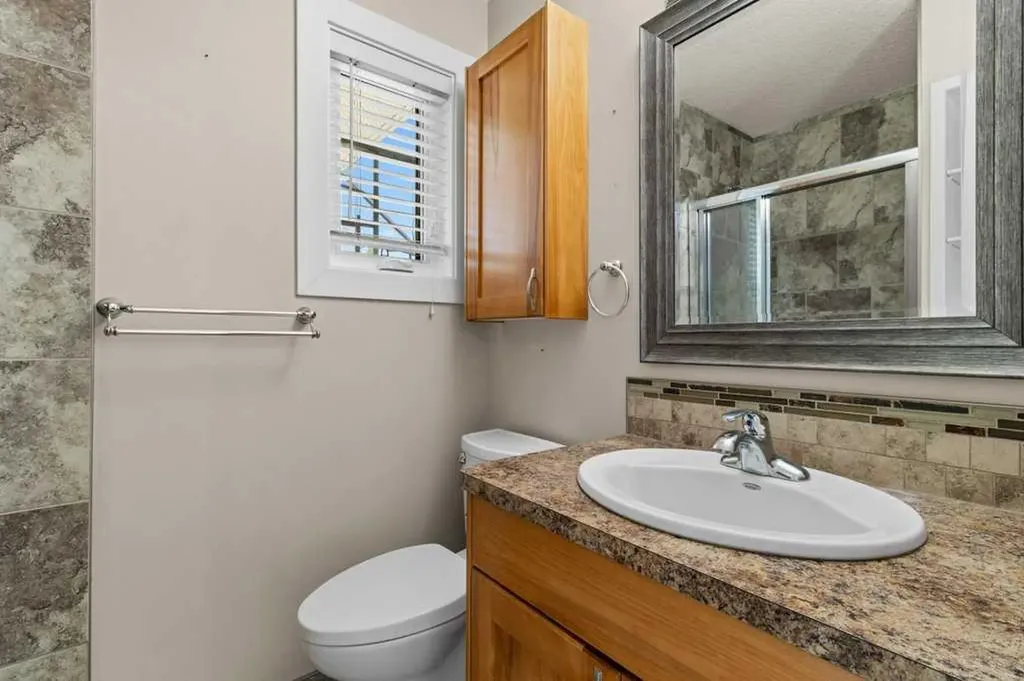 5 Roland Street Red Deer AB T4P 3G8