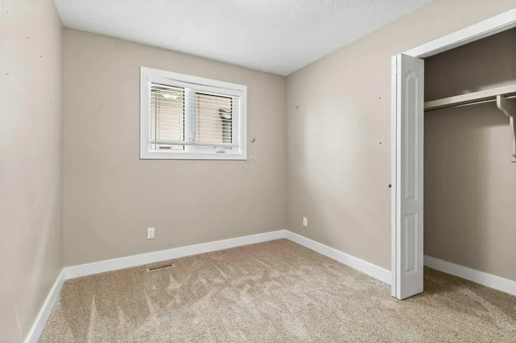 5 Roland Street Red Deer AB T4P 3G8