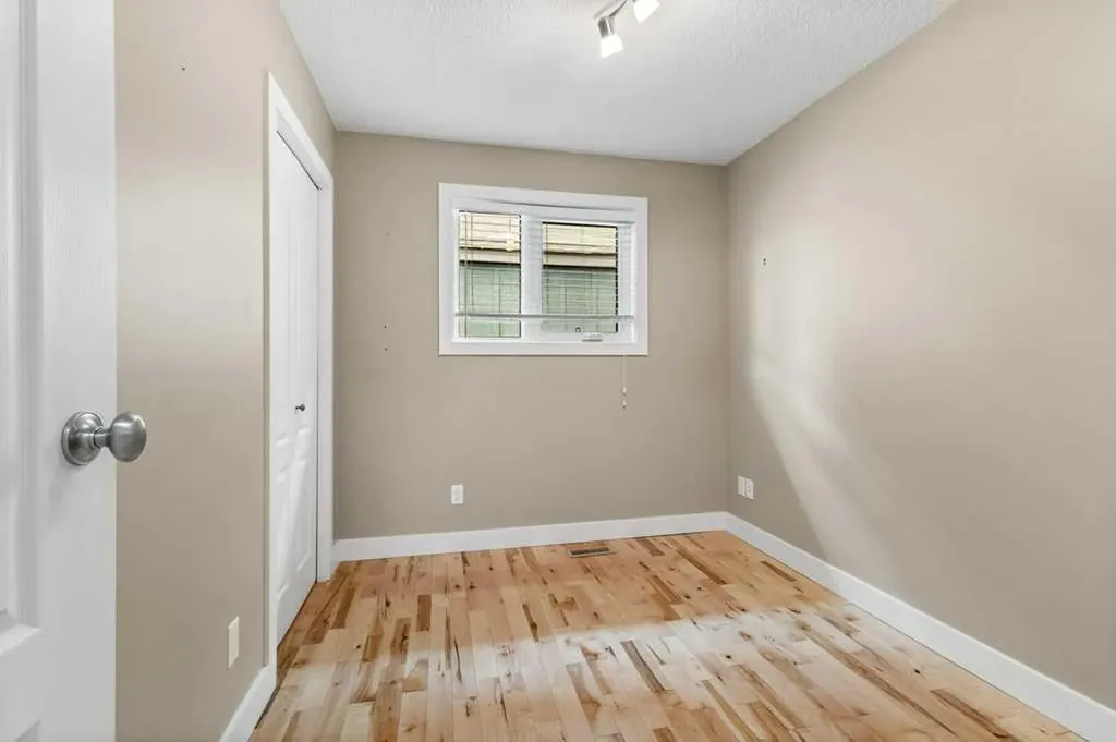 5 Roland Street Red Deer AB T4P 3G8