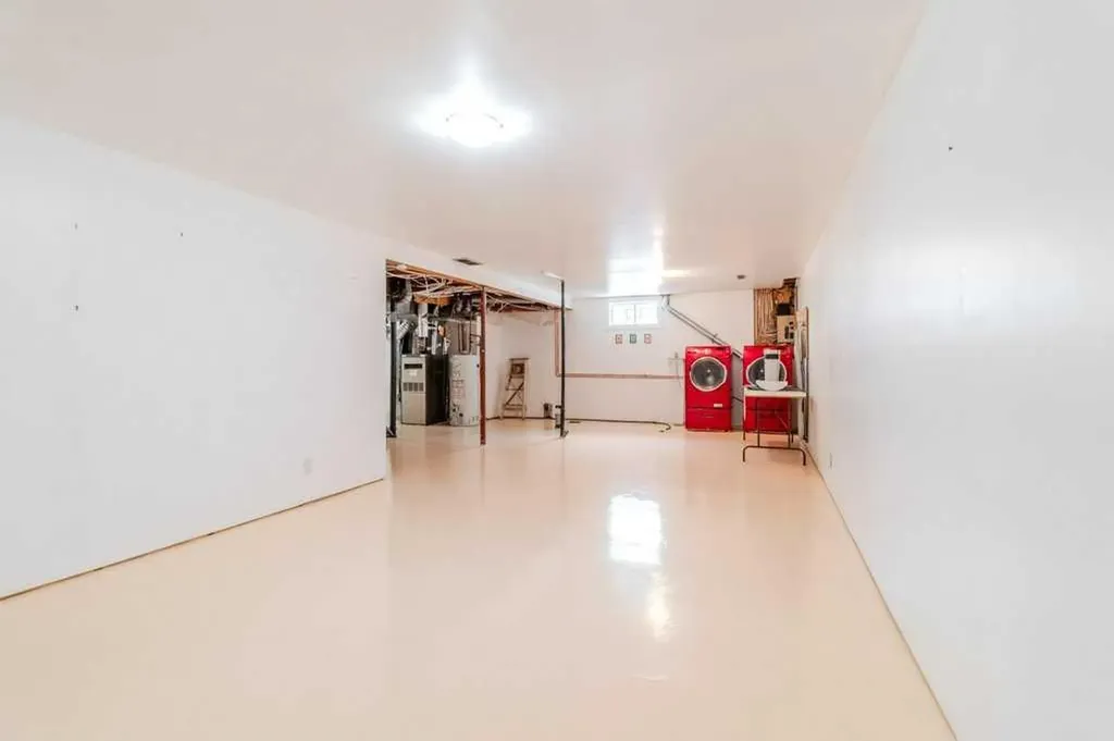 5 Roland Street Red Deer AB T4P 3G8