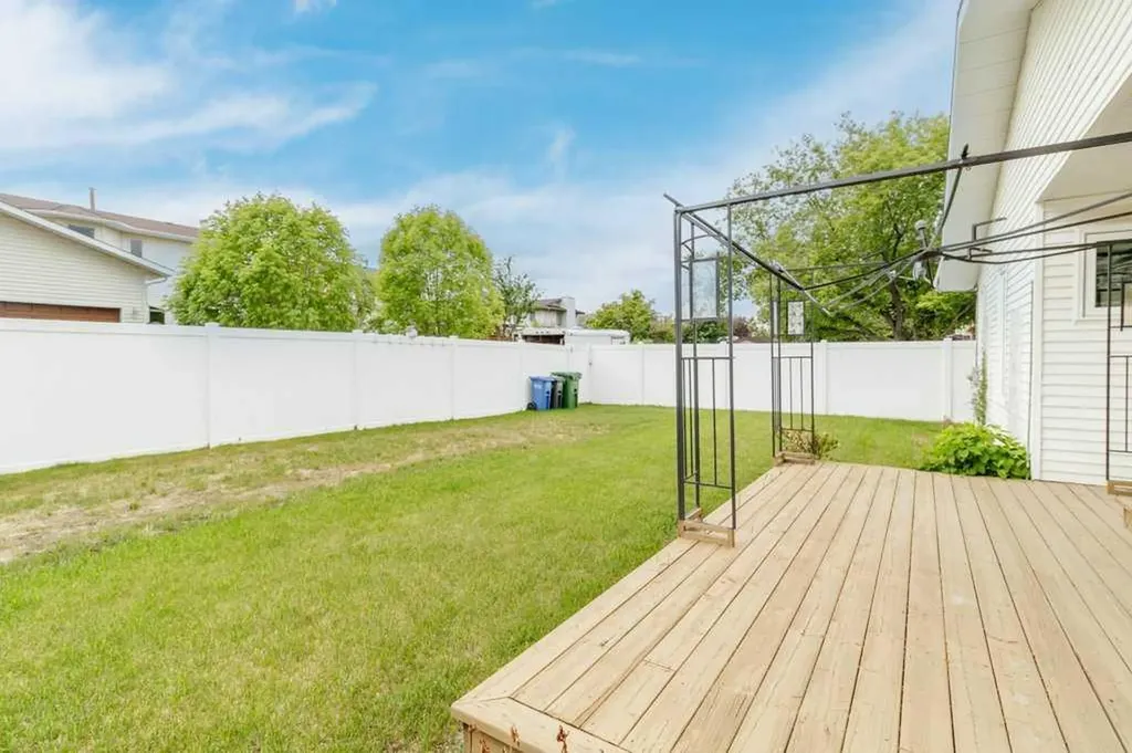 5 Roland Street Red Deer AB T4P 3G8