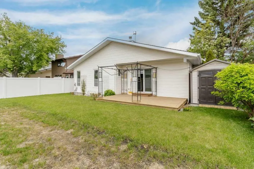 5 Roland Street Red Deer AB T4P 3G8