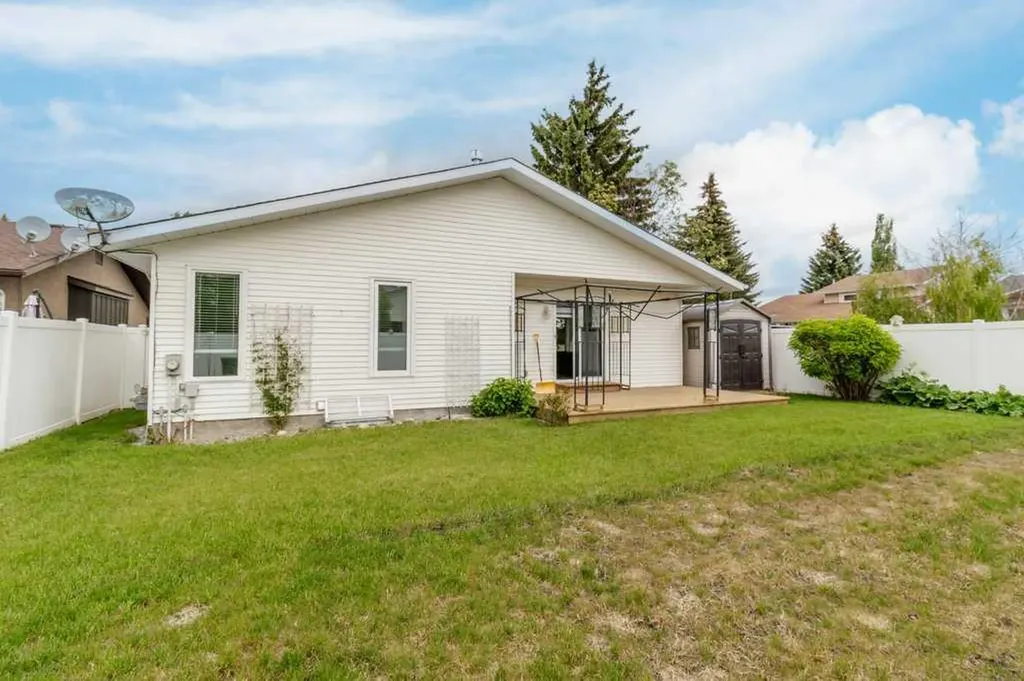5 Roland Street Red Deer AB T4P 3G8