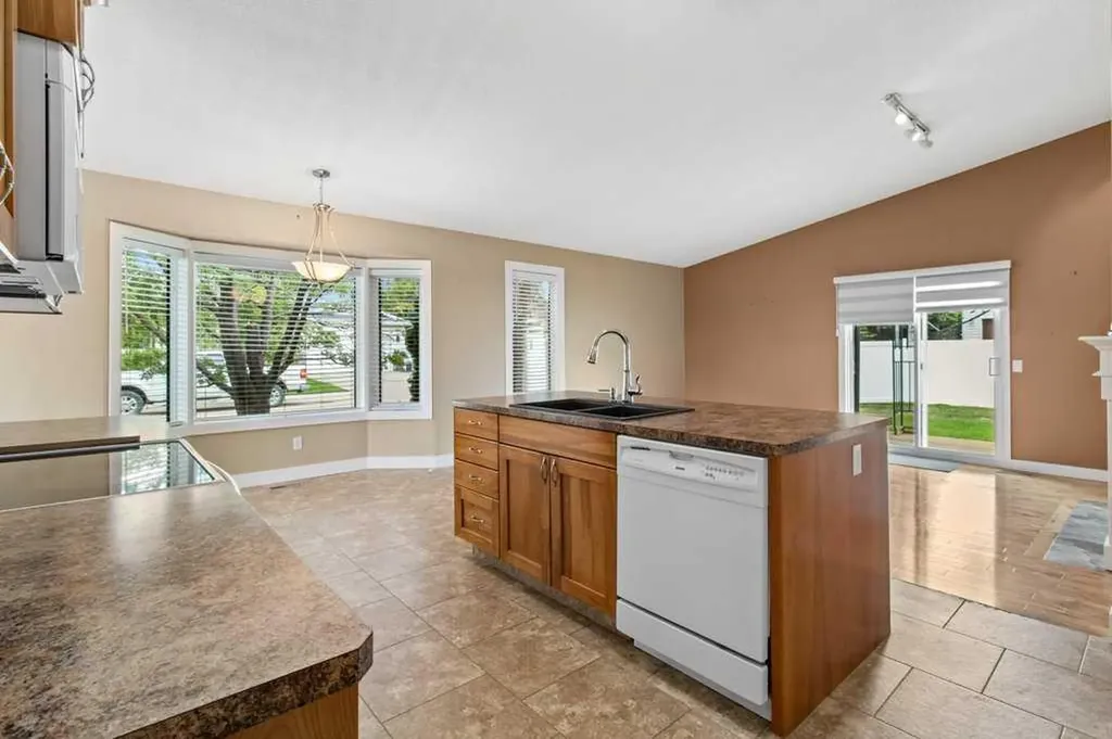 5 Roland Street Red Deer AB T4P 3G8