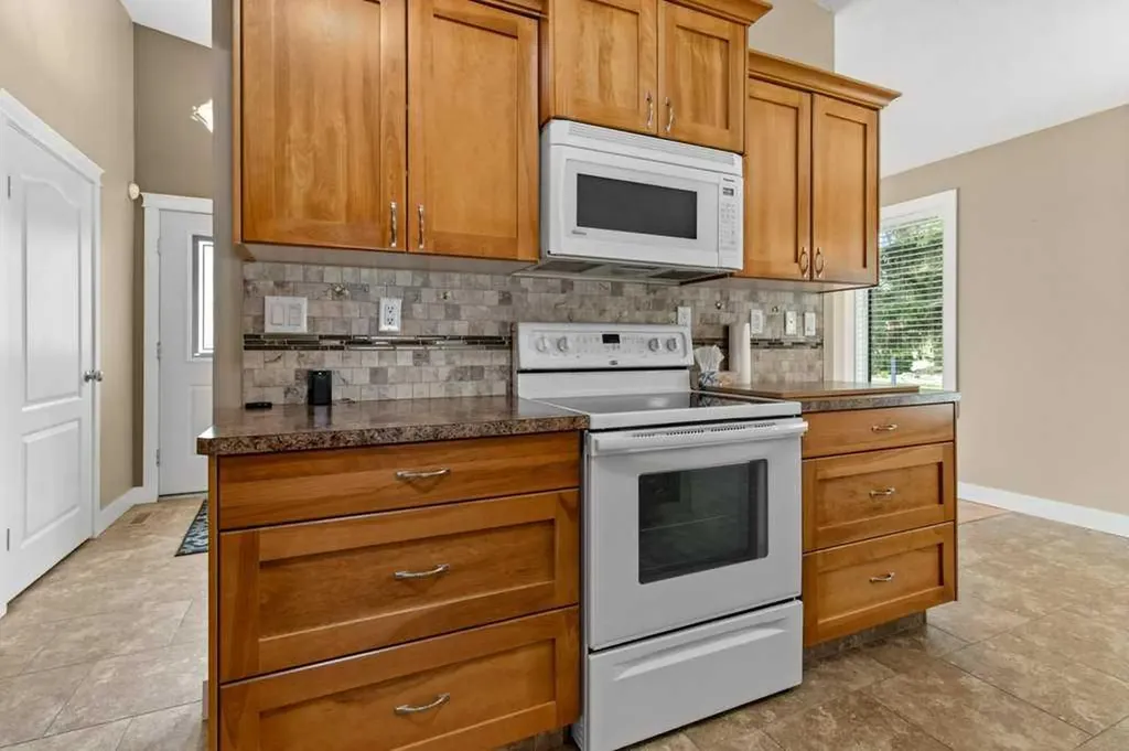 5 Roland Street Red Deer AB T4P 3G8