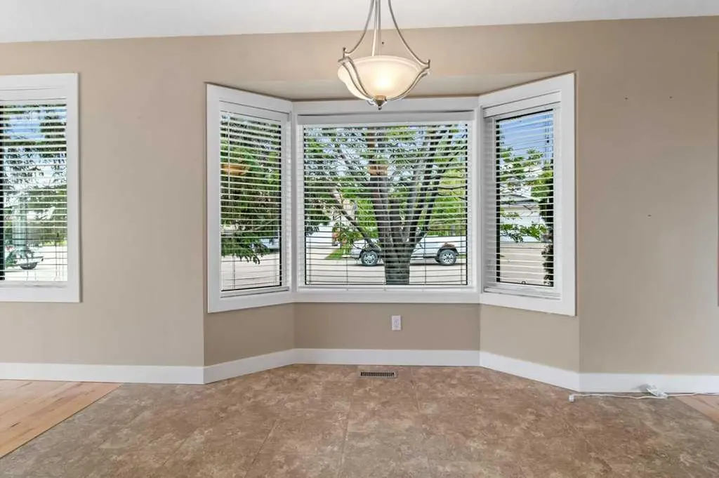 5 Roland Street Red Deer AB T4P 3G8