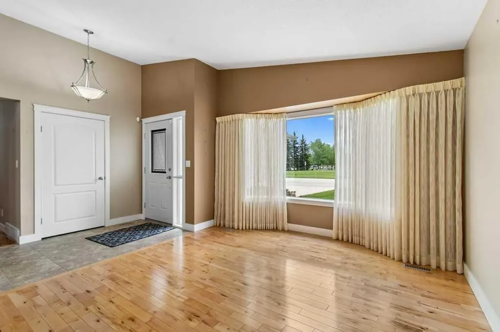 5 Roland Street Red Deer AB T4P 3G8