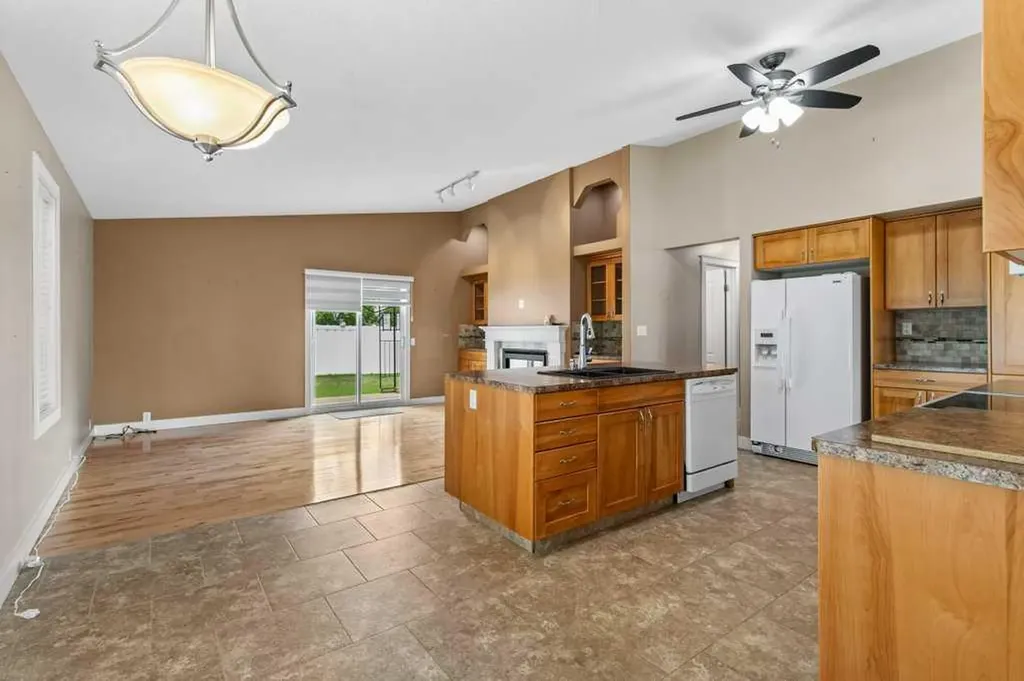5 Roland Street Red Deer AB T4P 3G8