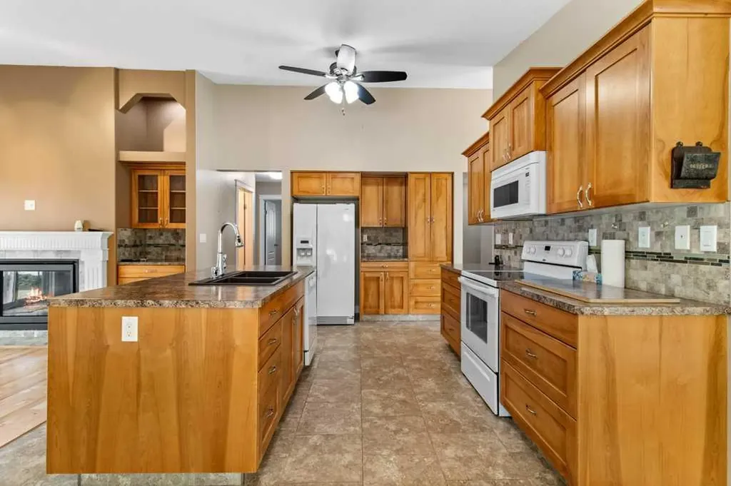 5 Roland Street Red Deer AB T4P 3G8