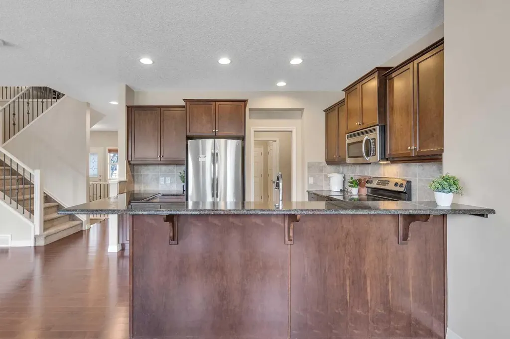 224 Panamount Point NW Calgary AB T3K 0H8