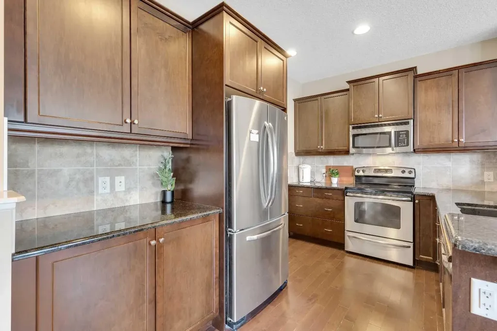 224 Panamount Point NW Calgary AB T3K 0H8