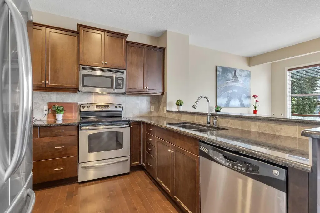 224 Panamount Point NW Calgary AB T3K 0H8