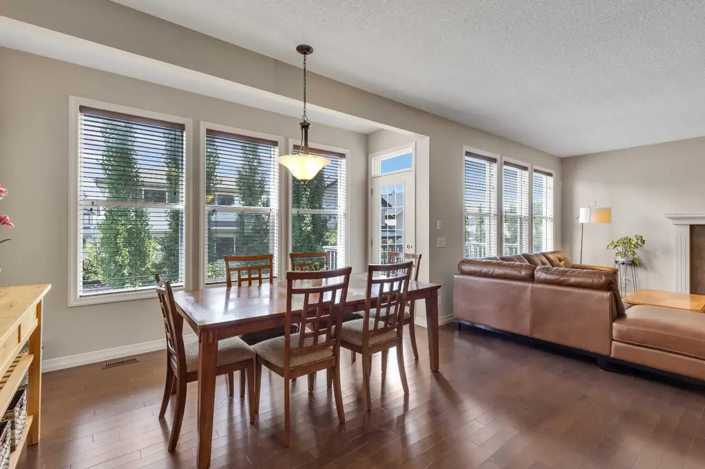 224 Panamount Point NW Calgary AB T3K 0H8