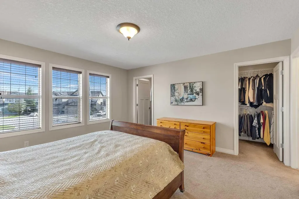 224 Panamount Point NW Calgary AB T3K 0H8